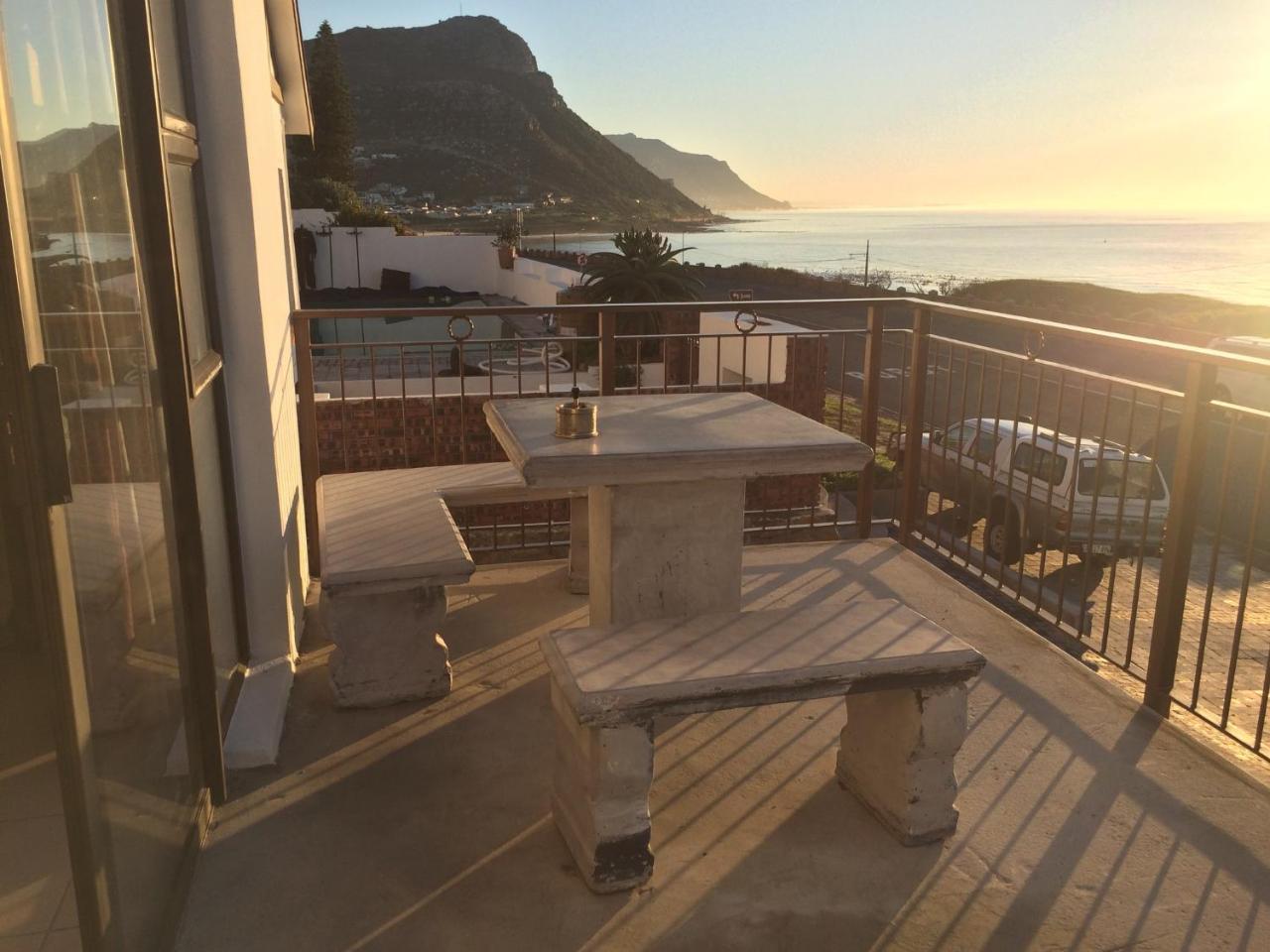 Ollava Guesthouse Simon's Town Eksteriør billede