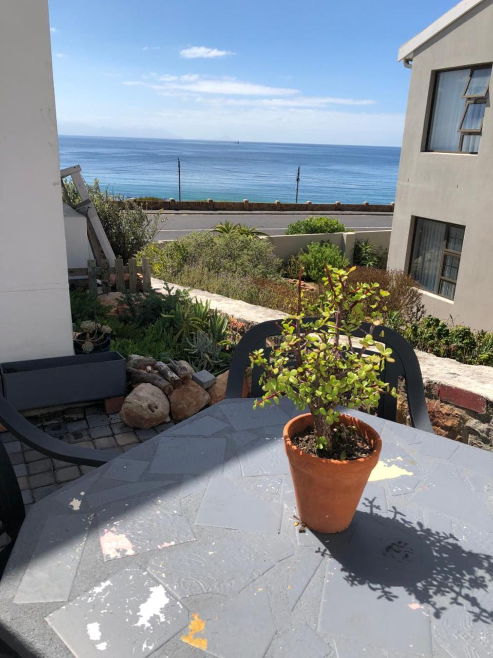 Ollava Guesthouse Simon's Town Eksteriør billede